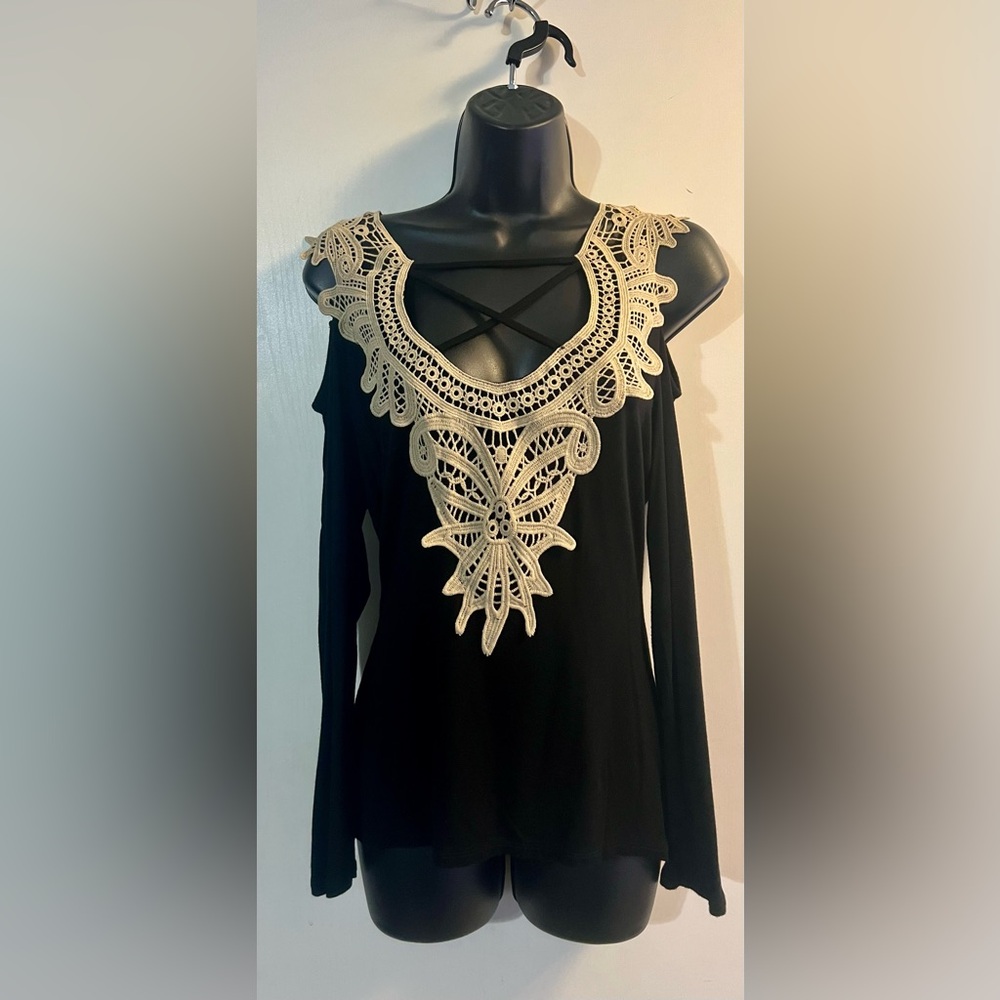 Venus cold shoulder long sleeve with lace detail